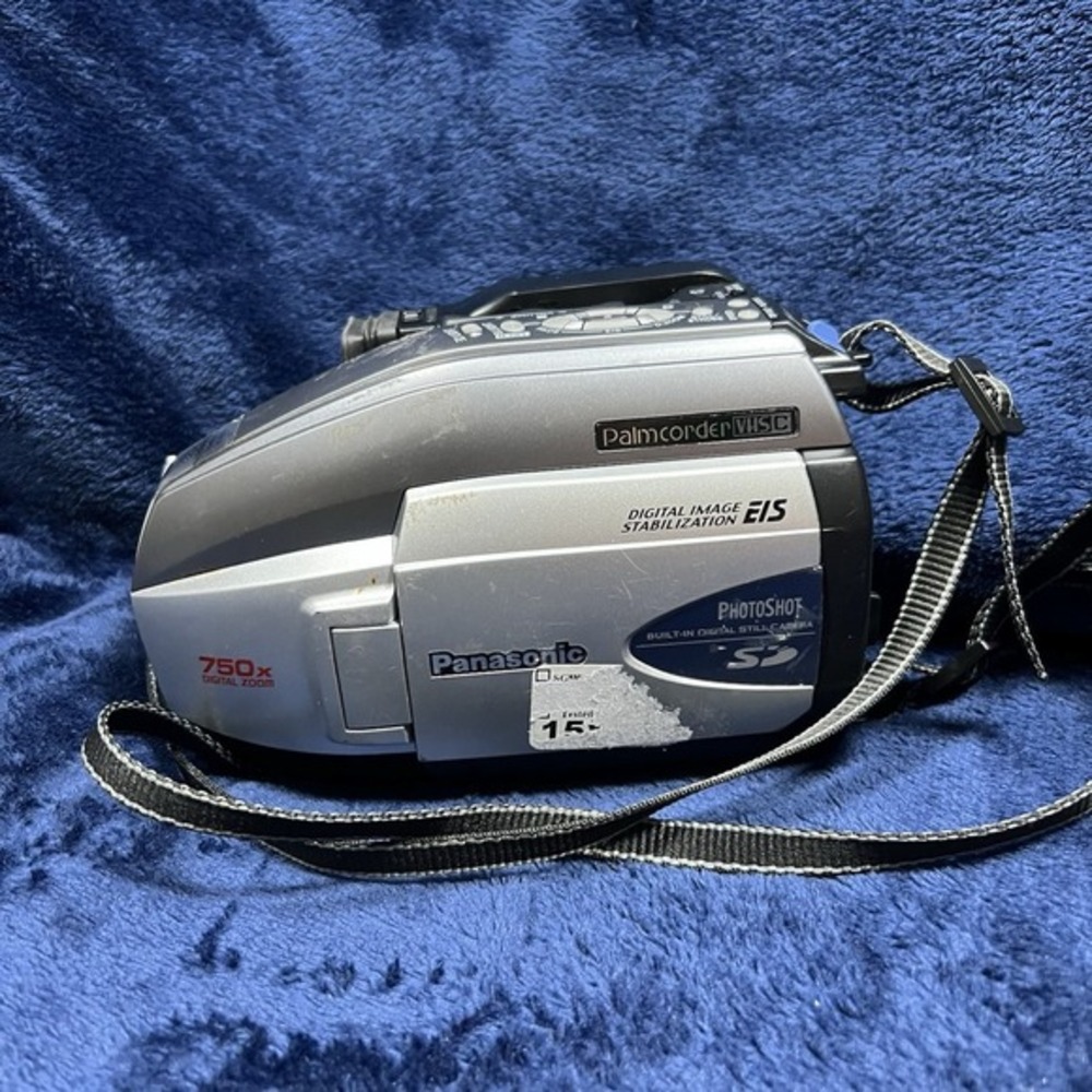 Panasonic Palmcorder PV-L352D VHS-C Analog Camcorder AS/IS FOR PARTS